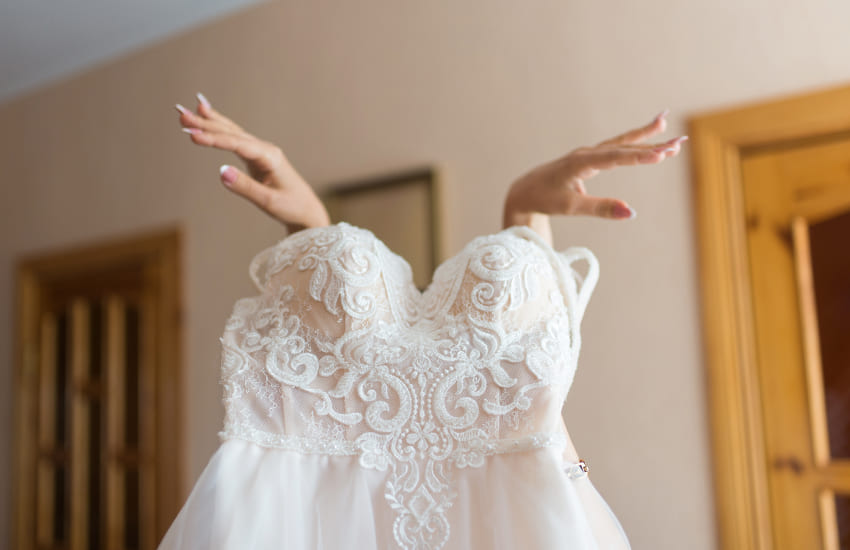 невеста, сборы невесты, свадебное платье