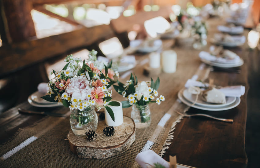 свадебный стол, ромашки, сервировка стола
