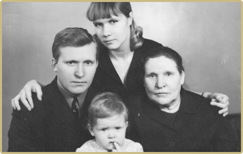 советская семья, черно-белое фото