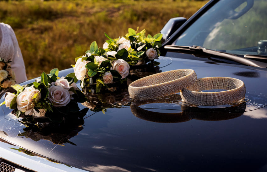 свадебная машина, цветы, украшение свадебной машины
