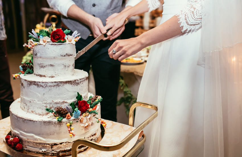 жених и невеста, свадьба рустик, свадебный торт