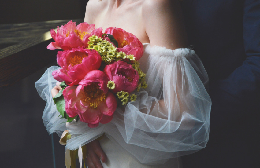 невеста, букет невесты, тюльпаны
