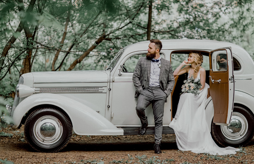 жених и невеста, свадьба, ретро-автомобиль
