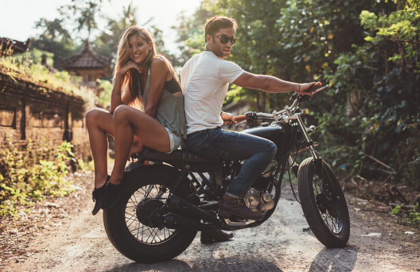 влюбленная пара, мотоцикл, летняя прогулка