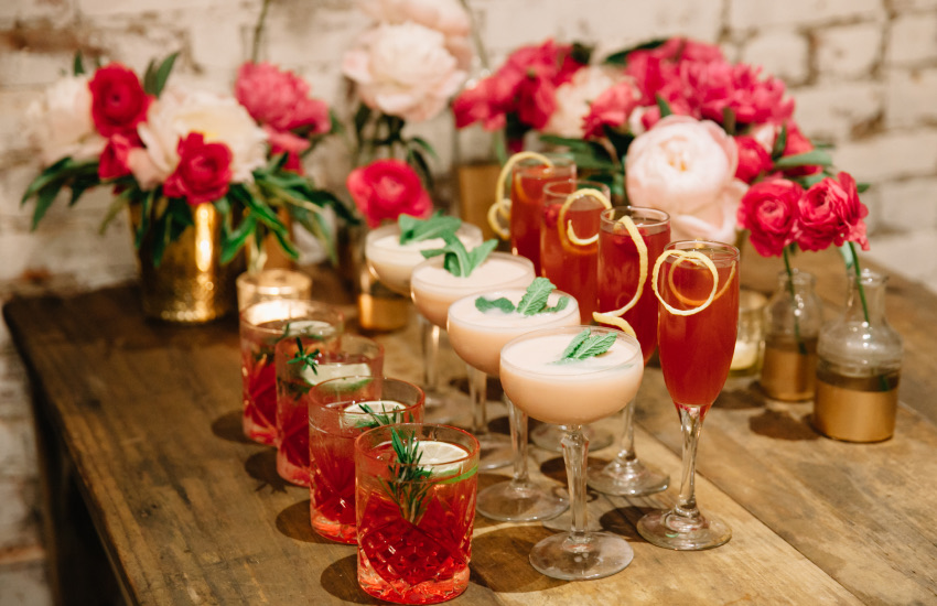 свадьба, напитки на свадьбе, цветы
