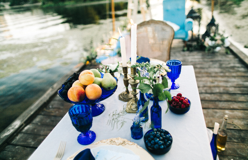 мостик, свадебный стол, фрукты
