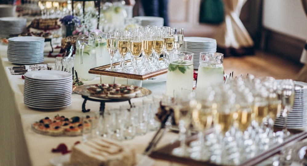 Как рассчитать алкоголь на свадьбу: простая формула
