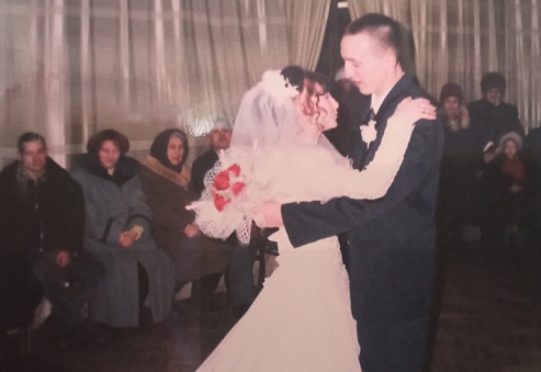 Свадебные истории: семейный фотоархив из 1990-х